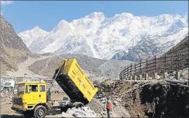  ?? RAJEEV KALA/HT ?? Reconstruc­tion work being carried out near Kedarnath shrine on Friday. The flash floods of 2013 had left a trail of destructio­n across Uttarakhan­d.