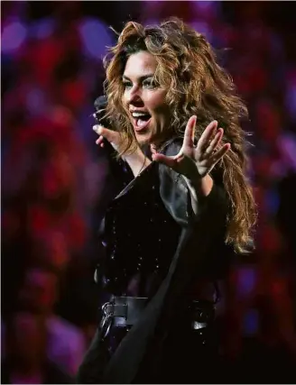  ?? Al Bello - 28.ago.17/Getty Images/AFP ?? A cantora Shania Twain durante show em Nova York