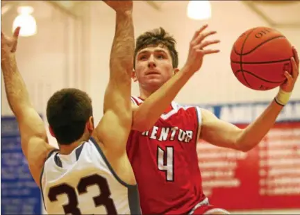  ?? DAVID TURBEN — THE NEWS-HERALD ?? Mentor’s Luke Floriea drives for a layup against Boardman on Dec. 9 at Poland Seminary.