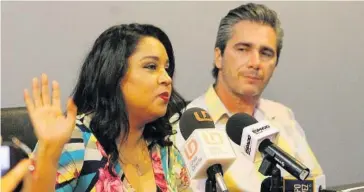  ?? EL DEBATE ?? > Pilar del Rocío Peralta y Dick Sáenz anuncian el programa de festejos del 17 aniversari­o de la Academia de Canto Pilar del Rocío.