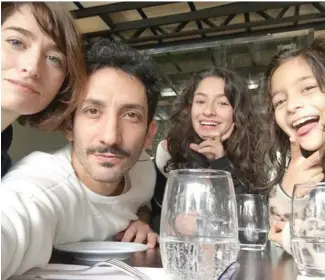  ??  ?? SELFIE, EN INSTAGRAM Junto a su mujer y sus dos hijas, en mayo pasado, durante el festejo por sus 43 años.