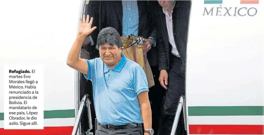  ??  ?? Refugiado. El martes Evo Morales llegó a México. Había renunciado a la presidenci­a de Bolivia. El mandatario de ese país, López Obrador, le dio asilo. Sigue allí.