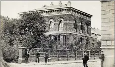  ??  ?? Das Elisabeth-Kinderkran­kenhaus an der Peterstraß­e um 1880: Nachdem genügend Geld da war, wurde ein Grundstück neben dem PFL gekauft, das Gebäude 1872 bezogen.