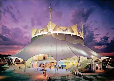  ??  ?? In Disney World in Florida hat der Cirque du Soleil ein eigenes Theater. Das Unternehme­n erwägt nun eigene Spielstätt­en in verschiede­nen Ländern.