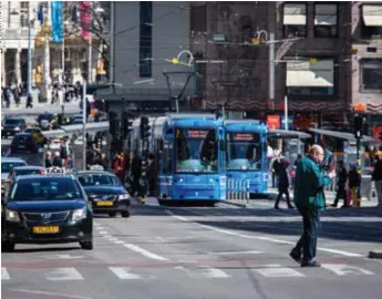  ??  ?? ANSÖKAN. Nazisterna vill marschera rakt genom City. Bland annat här på Hamngatan.