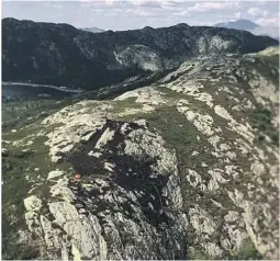  ?? FOTO: SKOGBRANNH­ELIKOPTER ?? BRANN: Det brant på Mydalsfjel­l i Hjartdal torsdag.