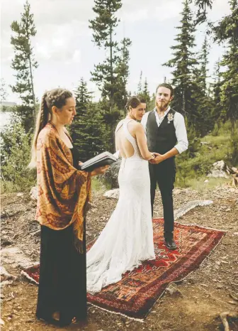  ?? MENZE VISUALS/ELOPE B.C. ?? Kelsey Aquiline and Brayden Mcewan at their ceremony organized by Elope B.C.