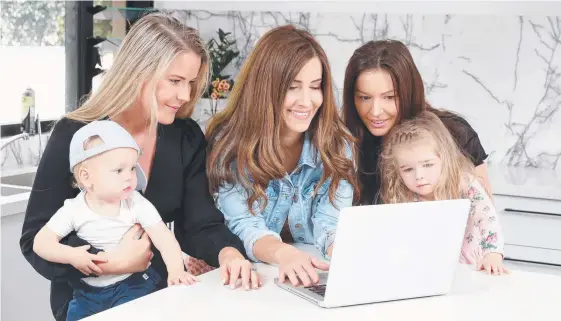  ?? Picture: RICHARD GOSLING ?? Petra Coulson with Charlie Coulson, 1, Mama Tribe founder Nikki McCahon and Kirra Galea with Heidi Galea, 2, are bringing mums together.