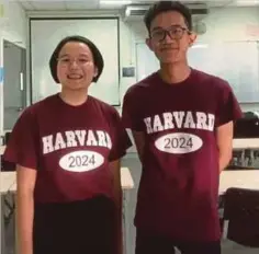  ??  ?? MOHAMED Aqil (kanan) dan Zad terpilih menyambung pengajian ke Kolej Harvard.