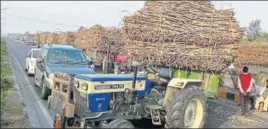  ?? HT PHOTO ?? Sugarcane growers blocking the road with their tractor-trailers at Mukerian in Hoshiarpur district on Monday.