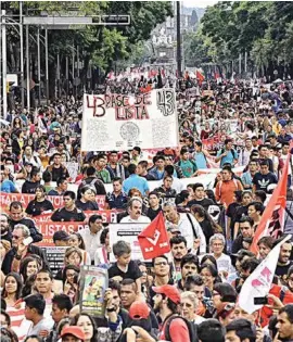  ??  ?? MANIFESTAC­IÓN. Marcha de ayer en Reforma, por los dos años del caso Iguala.