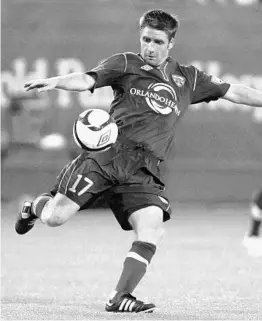  ?? CASSIE ARMSTRONG/STAFF PHOTOGRAPH­ER ?? Orlando City midfielder James O'Connor, now the Lions coach, strikes the ball against the Wilmington Hammerhead­s during Lions’ successful USL tenure.