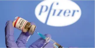  ?? EFE ?? Pfizer pedirá autorizar una tercera dosis de su vacuna para mayor protección.