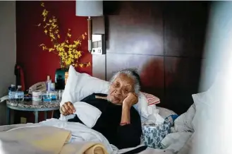  ?? Audra Melton / New York Times ?? Juanita Edwards is among more than 200 dialysis patients to be evacuated last September from the U.S. Virgin Islands. She weeps at the thought of never returning to her home.