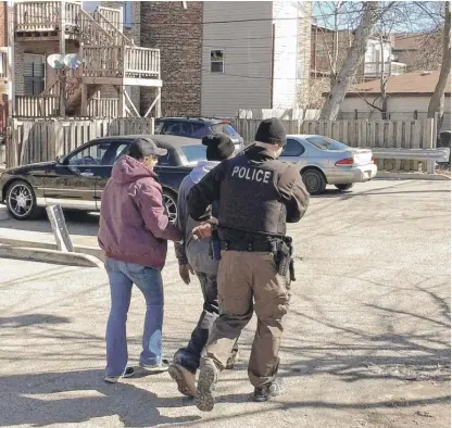  ?? FRANK MAIN/SUN-TIMES ?? An alleged heroin buyer is arrested on the West Side in 2017.