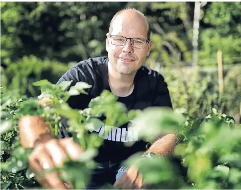  ?? RP-FOTO: STEPHAN KÖHLEN ?? Stefan Tives ist Vorsitzend­er des Stadtverba­ndes der Hildener Gartenfreu­nde