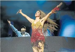  ?? ?? Shakira junto a Bizarrap en el festival de Coachella.