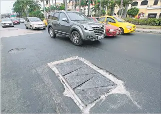  ?? GERARDO MENOSCAL / EXPRESO ?? Tránsito. Alrededor de 12.800 vehículos circulan por la avenida Francisco de Orellana de 18:00 a 19:00.