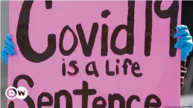  ??  ?? Prisoners face a high risk of getting COVID-19 in US facilities