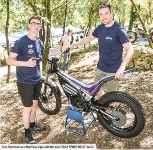  ??  ?? Sam Robinson and Matthew Alpe with the new 2022 EPURE RACE model.