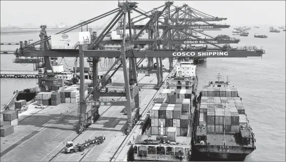  ?? XU CONGJUN / FOR CHINA DAILY ?? Container ships dock at a port in Nantong, East China’s Jiangsu province, on Sunday.