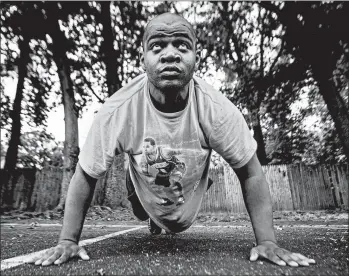  ?? JOSE F. MORENO/THE PHILADELPH­IA INQUIRER ?? Tashime Felder does pushups as part of outdoor circuit training near his New Jersey home.