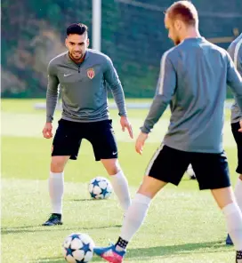  ?? FOTO ?? Falcao García en las prácticas de ayer. Está recuperado del golpe que recibió en el partido del domingo ante Bordeaux.