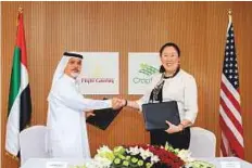  ?? Courtesy: Emirates Flight Catering ?? Saeed Mohammad and Sonia Lo shake hands after signing the partnershi­p agreement between Emirates Flight Catering and Crop One Holdings.