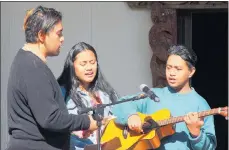  ?? Whakaahua / Dean Taylor ?? Waiata during Sunday’s powhiri and celebratio­ns.