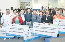 ??  ?? En la Jornada PYME Tam 2018, el gobernador Francisco García Cabeza de Vaca, durante la entrega de apoyos a proyectos de emprendedo­res.