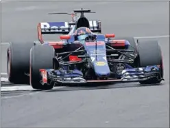  ??  ?? DURO. Villeneuve criticó la actitud de Kvyat en la carrera de Silverston­e.