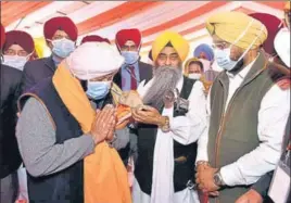  ??  ?? Punjab chief minister Captain Amarinder Singh at a function to mark the 551st birth anniversar­y of Guru Nanak at Dera Baba Nanak on Monday.
HT PHOTO