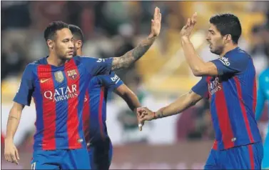  ??  ?? SUBE Y BAJAN. Messi mejora sus cifras mientras Neymar y Suárez las bajan.