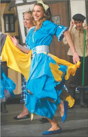  ?? Picture: CHRIS GERTSCH ?? MULTI-TALENTED: A scene from ‘Cinders – The True Story’, with Pearson High School Grade 11 pupil Rachel Giddy starring as a vibrant Cinderella