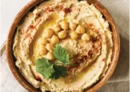  ?? GETTY IMAGE ?? The chickpeas in hummus have been found to reduce levels of LDL cholestero­l.