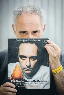  ?? ÀLEX GARCIA ?? Ferran Adrià guarda unos pocos ejemplares de aquella portada