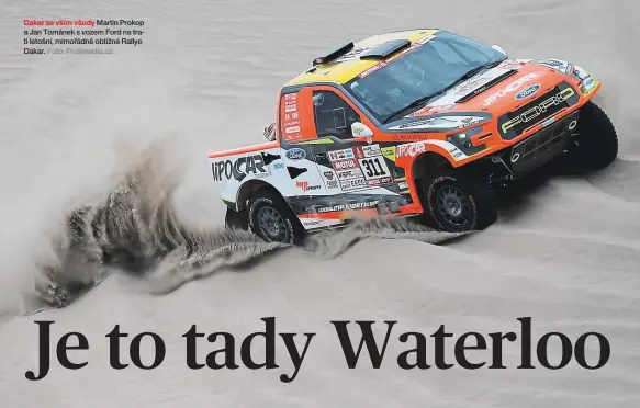  ??  ?? Dakar se vším všudy Martin Prokop a Jan Tománek s vozem Ford na trati letošní, mimořádně obtížné Rallye Dakar. Foto: Profimedia.cz