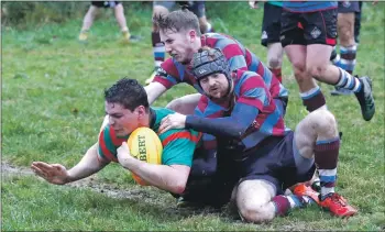  ?? Photograph­s: Stephen Lawson. ?? Owen McDonald scores Oban’s only try of the game.