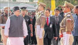  ?? NITIN KANOTRA ?? J&amp;K governor Satya Pal Malik inspects a guard of honour as the civil secretaria­t among other offices opened in Jammu on Monday after a 10day break as part of the ‘Darbar Move’.