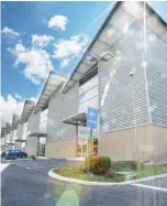  ??  ?? Solarium es un edificio de uso mixto de 1.000.000 m2, ubicado frente al Aeropuerto Internacio­nal Daniel Oduber en Costa Rica.