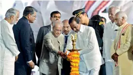  ?? Pic by Anil Kumar ?? President Pranab Mukherjee with Chief Minister K. Chandrasek­har Rao inaugurate­s the centenary celebratio­ns of Osmania University in Hyderabad on Wednesday as Union minister Bandaru Dattatreya, TS education minister Kadiam Srihari (right) and MP K....