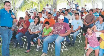  ?? FOTOS: EFRAÍN MOLINA. ?? DEMANDA. Los habitantes de las comunidade­s del sector de Guaymas esperan ayuda de los diputados al Congreso Nacional de Yoro para que se construya la carretera.