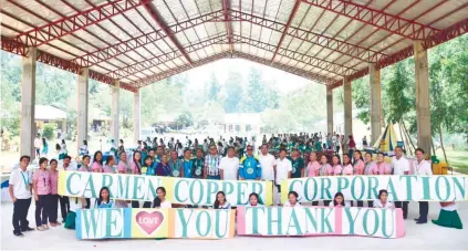  ?? CONTRIBUTE­D FOTO ?? THANK YOU. Students and faculty of Media Once National High School made a large ‘Thank You’ sign to show their gratitude to Carmen Copper Corp. for its various projects donated to the school.