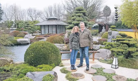  ?? RP-FOTO: WOLFGANG KAISER ?? Sonja und Reinhold Borsch präsentier­en in Voesch japanische Gartenkult­ur.