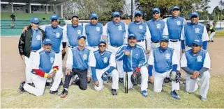  ??  ?? El equipo Tupaac en esta ocasión se queda con el subcampeon­ato en categoría “C” del softbol “La Toronja”.