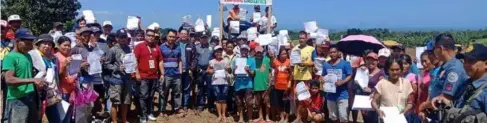  ??  ?? Oic-municipal Agrarian Reform Program Officer Jade Sollesta (standing, 2nd from left) led the installati­on of 109 ARBS at Barangay Mabini in Cadiz City on February 21.