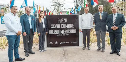  ?? F.E. ?? La Alcaldía del Distrito Nacional y el Ministerio de Relaciones Exteriores inauguraro­n ayer la plaza XXVIII Cumbre Iberoameri­cana de Jefas y Jefes de Estado y de Gobierno.
