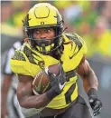  ?? ANDY NELSON/AP ?? Oregon running back Noah Whittingto­n.