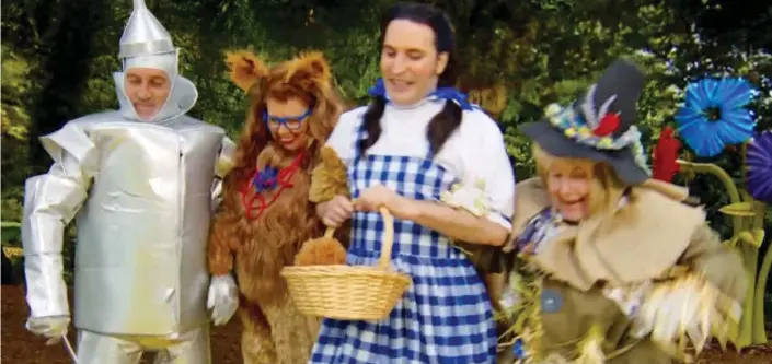  ??  ?? We’re having a wizard time: Paul Hollywood as the Tin Man, Prue Leith as the Cowardly Lion, Noel Fielding as Dorothy and Sandi Toksvig as the Scarecrow