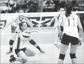  ?? (Jay Ganzon) ?? ADAMSON ‘S Chumcee Caolo, left, tries to keep the ball alive during their UAAP Women’s Volleyball match against Ateneo yesterday at the Smart Araneta Coliseum on Sunday. Ateneo won in three sets.